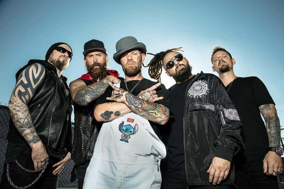 FIVE FINGER Band Member 1