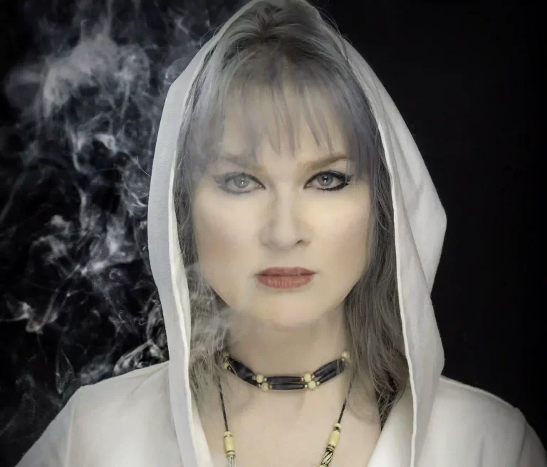 WHITE CRONE