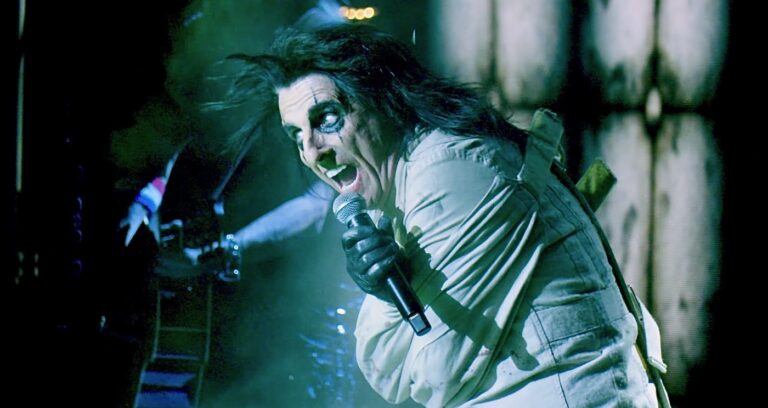 Alice Cooper performing