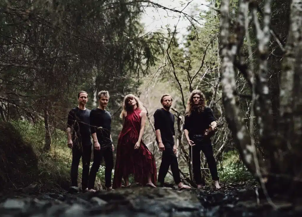 Gate band photo by Ole Ekker