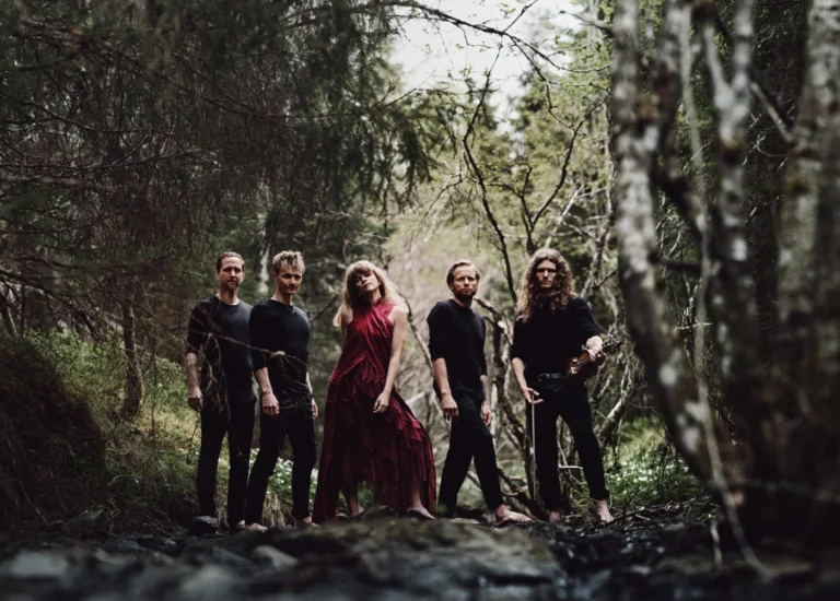 Gate band photo by Ole Ekker