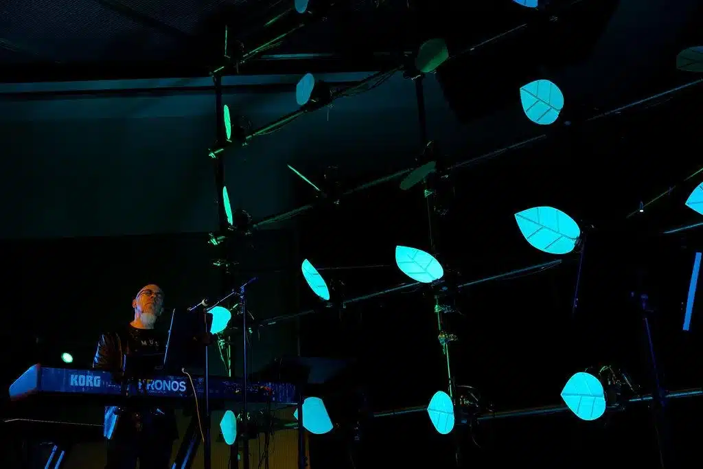Jordan Rudess performs with jam_bot