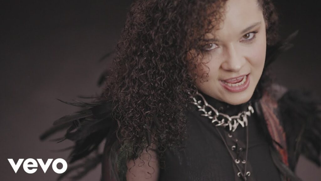 Moriah Formica of Plush in the Animalistic video