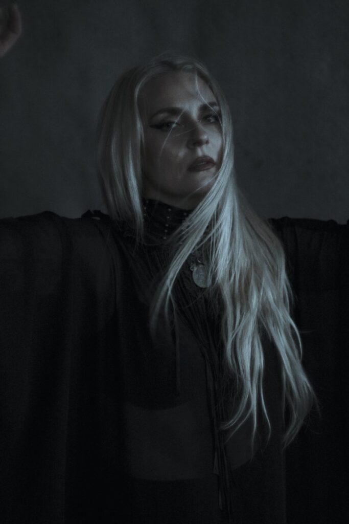Eivor, photo by Adam Wamsley