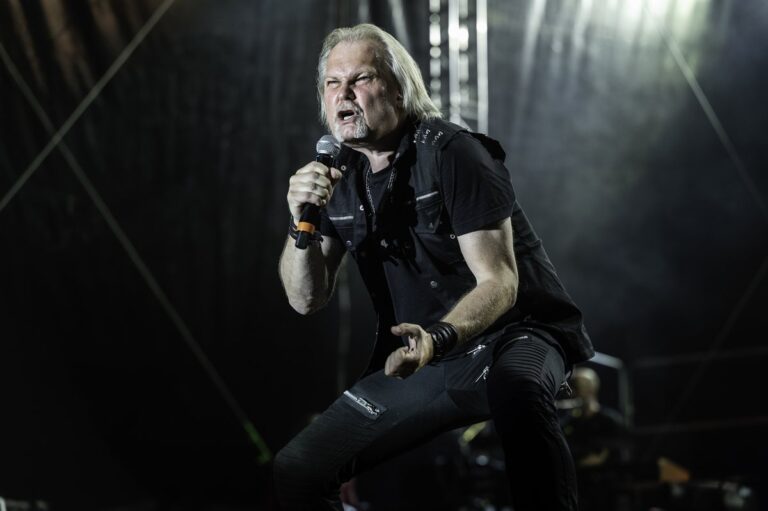 Jorn Lande singing on stage