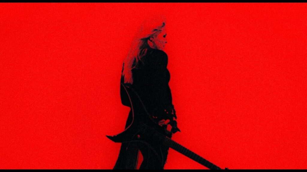 Lita Ford silhouette in the Dracula video
